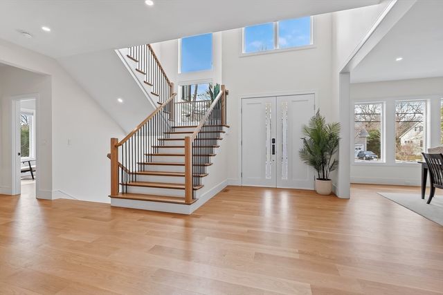 5 Colonial Rd, Needham, MA 02492