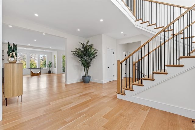 5 Colonial Rd, Needham, MA 02492