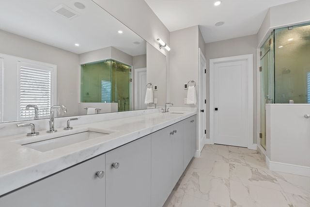 5 Colonial Rd, Needham, MA 02492