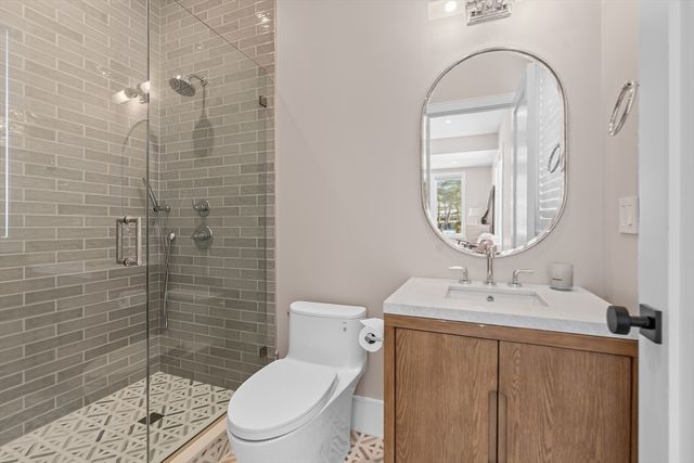 5 Colonial Rd, Needham, MA 02492