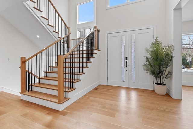 5 Colonial Rd, Needham, MA 02492