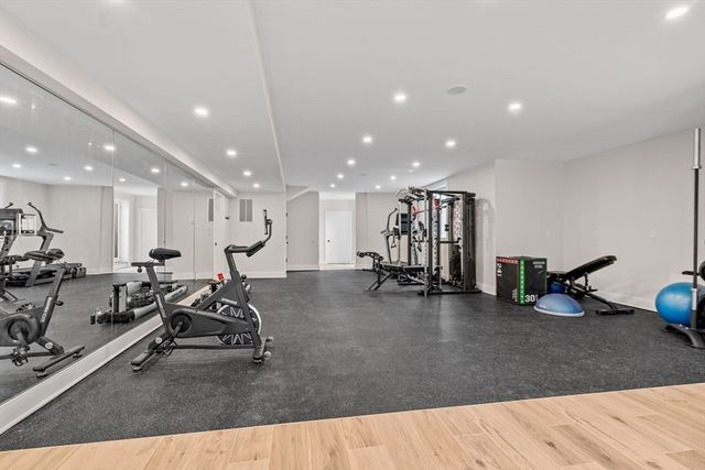 5 Colonial Rd, Needham, MA 02492