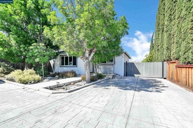 66 E Bolton Rd, Oakley, CA 94561