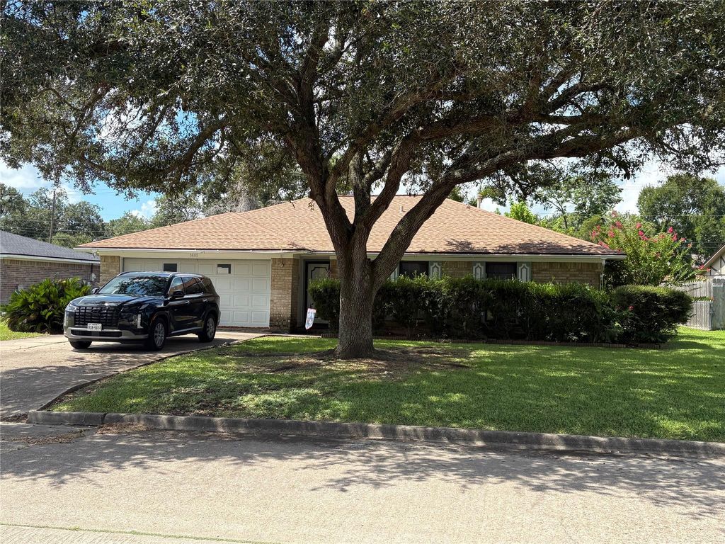 1405 Forest Park Court, Sweeny, TX 77480