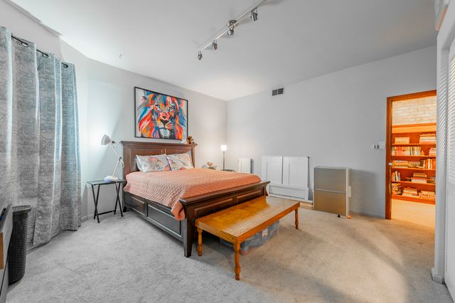4012 N Sheridan Road 1S, Chicago, IL 60613