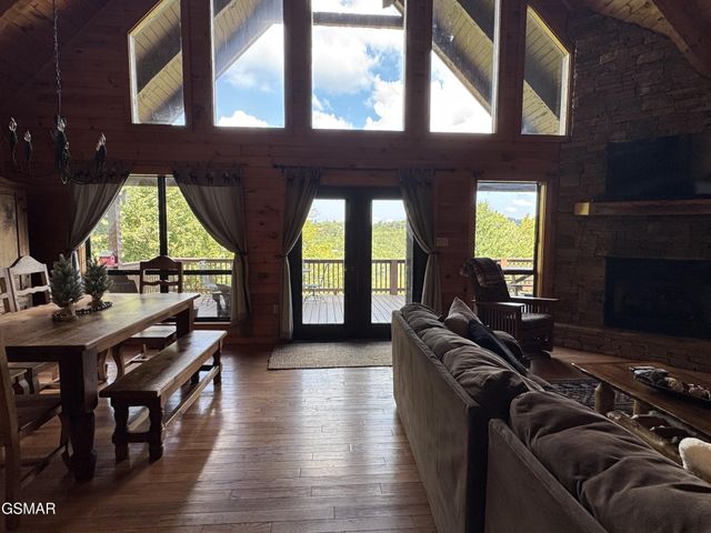 1640 Bench Mountain Way, Sevierville, TN 37862