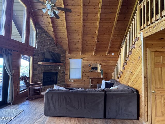 1640 Bench Mountain Way, Sevierville, TN 37862