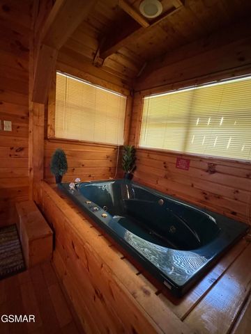 1640 Bench Mountain Way, Sevierville, TN 37862
