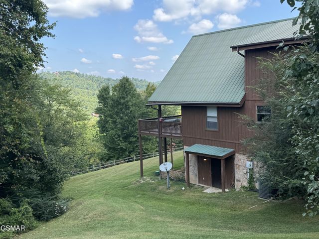 1640 Bench Mountain Way, Sevierville, TN 37862