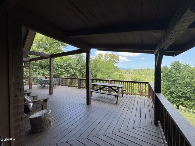 1640 Bench Mountain Way, Sevierville, TN 37862