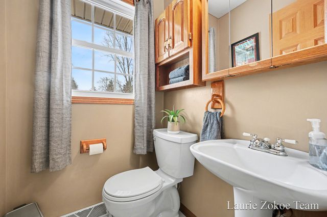 111 Ann Street, Coopersville City, MI 49404