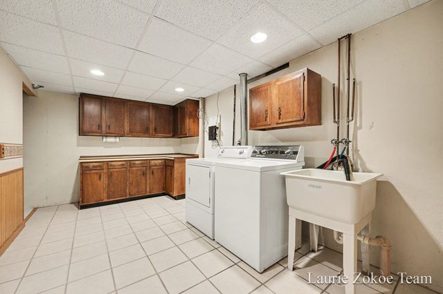 111 Ann Street, Coopersville City, MI 49404