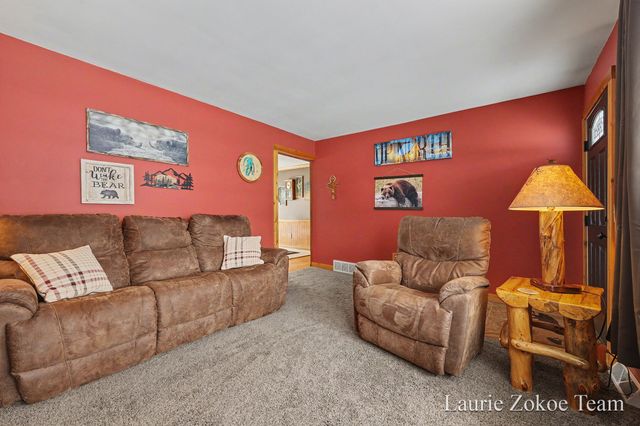 111 Ann Street, Coopersville City, MI 49404