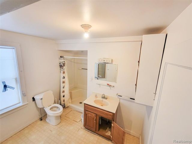 1031 E Pine Avenue, Mount Morris, MI 48458