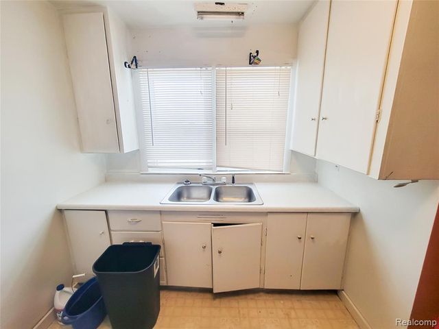 1031 E Pine Avenue, Mount Morris, MI 48458