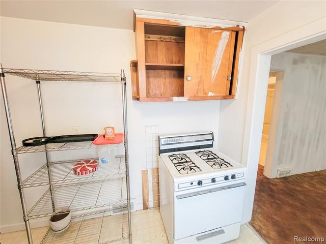 1031 E Pine Avenue, Mount Morris, MI 48458