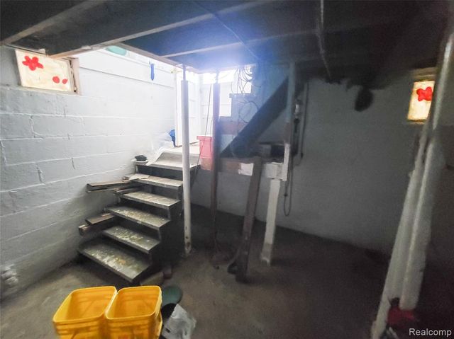 1031 E Pine Avenue, Mount Morris, MI 48458