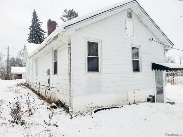 1031 E Pine Avenue, Mount Morris, MI 48458