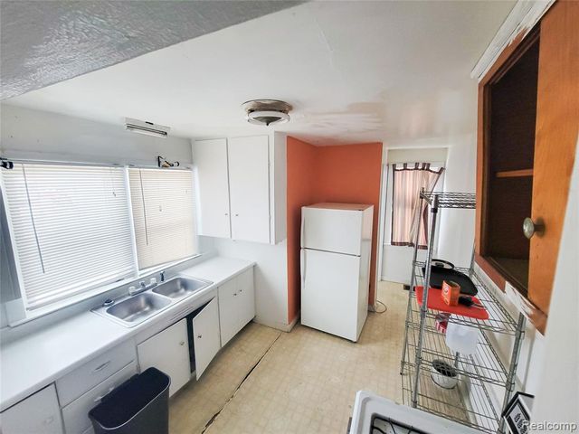 1031 E Pine Avenue, Mount Morris, MI 48458