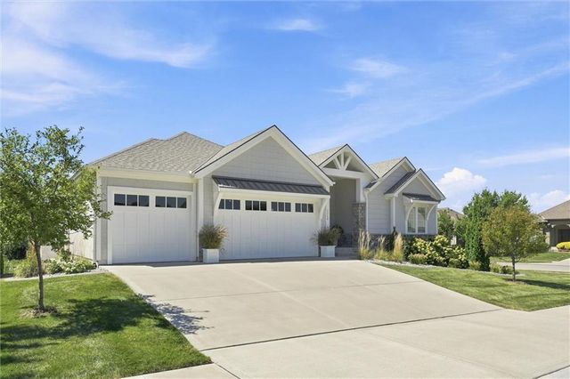 1210 Metfield Lane, Raymore, MO 64083