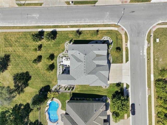 1210 Metfield Lane, Raymore, MO 64083