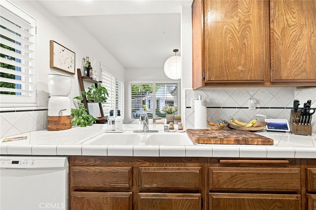 701 Blue Oak Avenue, Newbury Park, CA 91320
