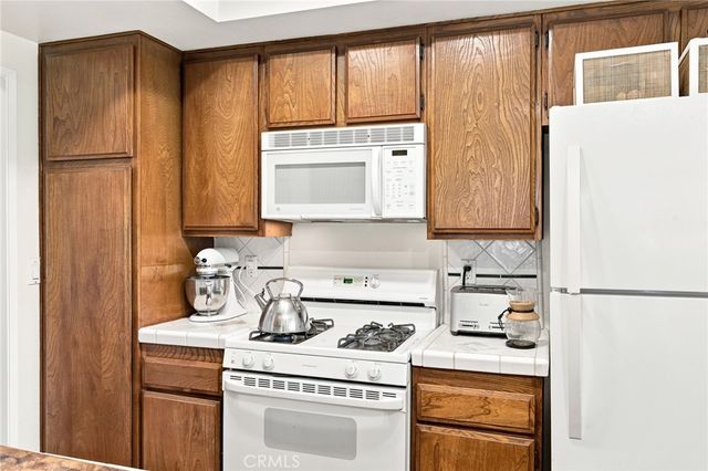 701 Blue Oak Avenue, Newbury Park, CA 91320