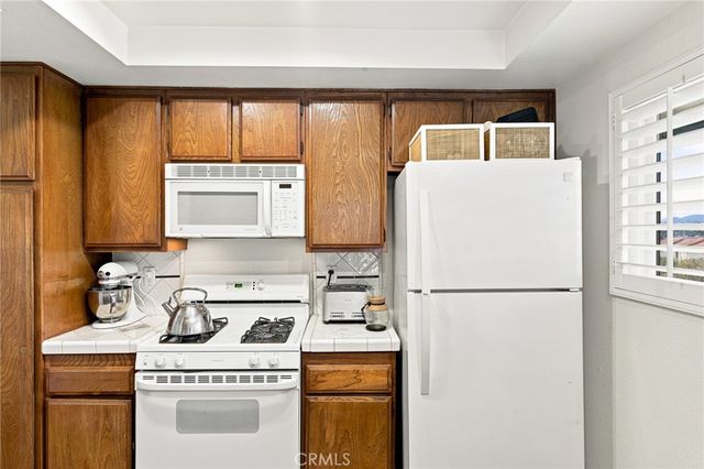 701 Blue Oak Avenue, Newbury Park, CA 91320