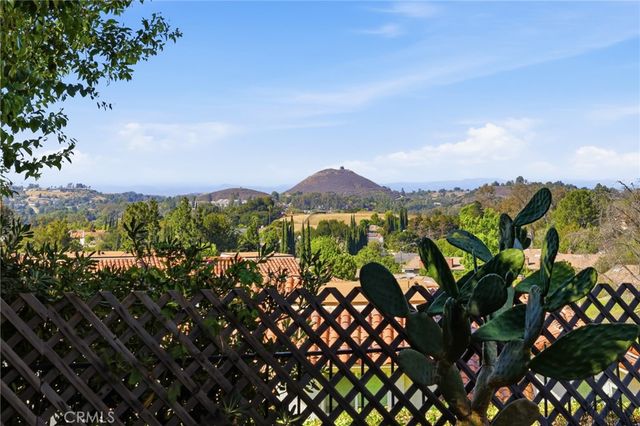 701 Blue Oak Avenue, Newbury Park, CA 91320