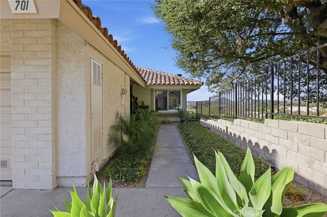 701 Blue Oak Avenue, Newbury Park, CA 91320