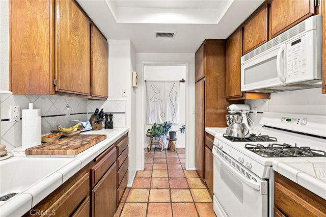 701 Blue Oak Avenue, Newbury Park, CA 91320