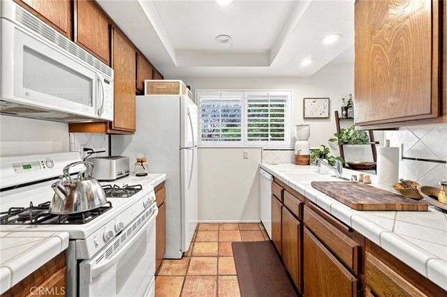 701 Blue Oak Avenue, Newbury Park, CA 91320