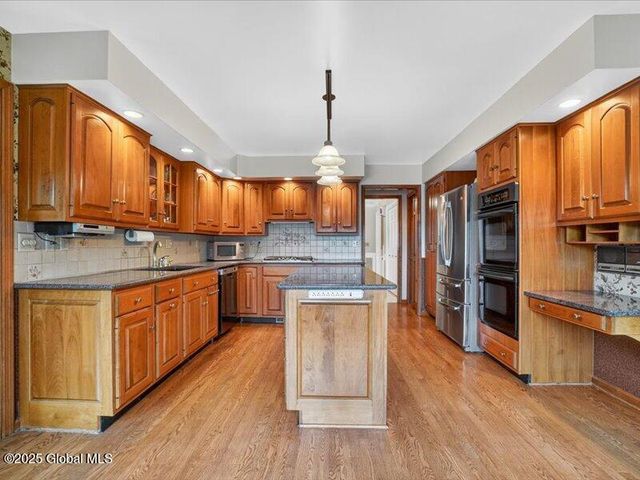 3077 New Williamsburg Drive, Guilderland, NY 12303