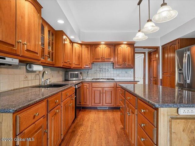 3077 New Williamsburg Drive, Guilderland, NY 12303