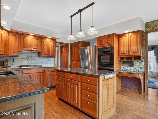 3077 New Williamsburg Drive, Guilderland, NY 12303