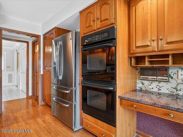 3077 New Williamsburg Drive, Guilderland, NY 12303