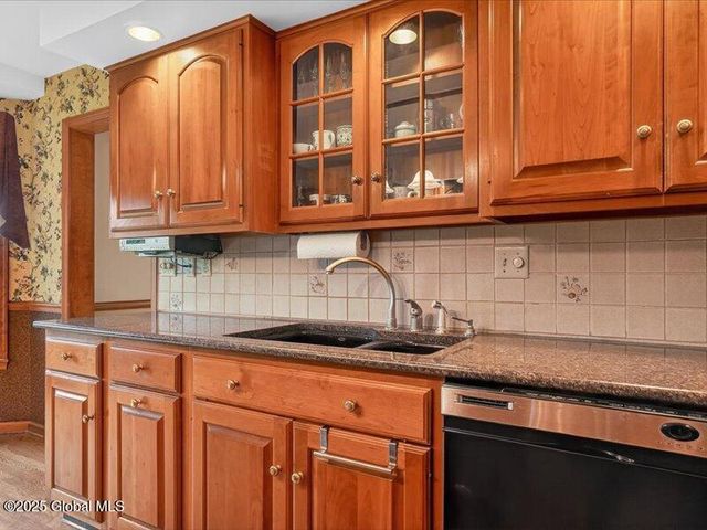 3077 New Williamsburg Drive, Guilderland, NY 12303
