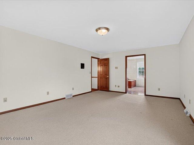 3077 New Williamsburg Drive, Guilderland, NY 12303