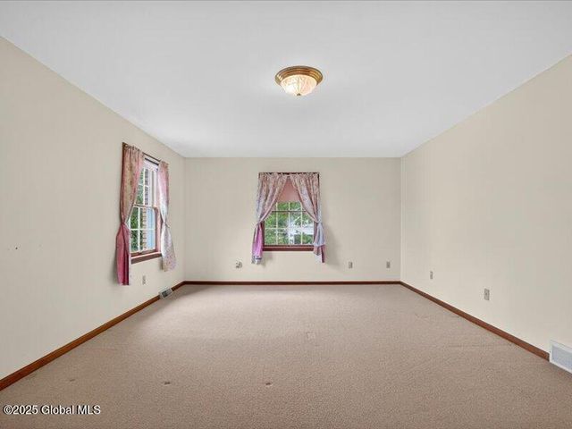 3077 New Williamsburg Drive, Guilderland, NY 12303