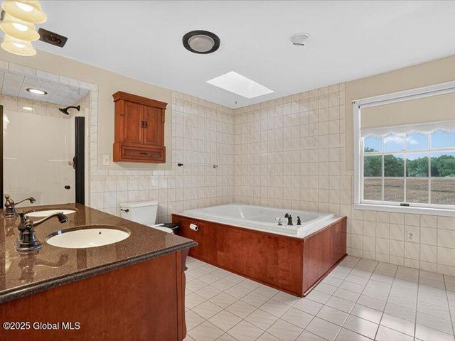 3077 New Williamsburg Drive, Guilderland, NY 12303