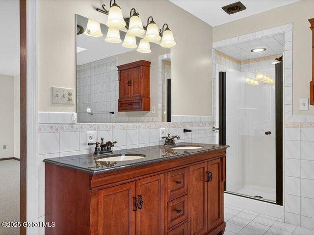 3077 New Williamsburg Drive, Guilderland, NY 12303