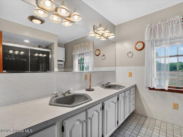 3077 New Williamsburg Drive, Guilderland, NY 12303