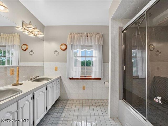 3077 New Williamsburg Drive, Guilderland, NY 12303