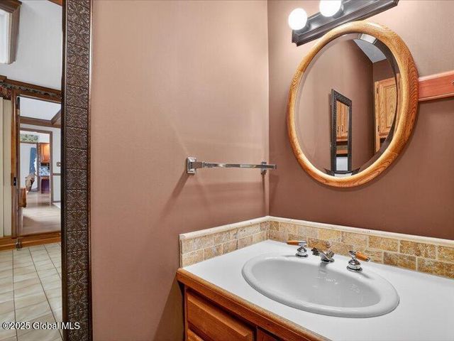 3077 New Williamsburg Drive, Guilderland, NY 12303