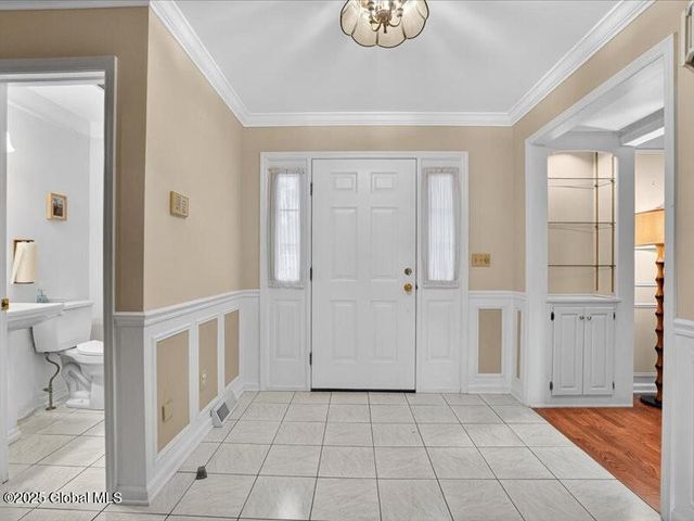 3077 New Williamsburg Drive, Guilderland, NY 12303