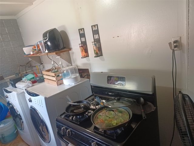 1302 Thomas Avenue, Pasadena, TX 77506