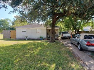 1302 Thomas Avenue, Pasadena, TX 77506