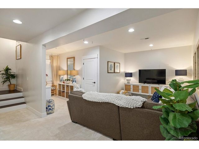 650 Ivanhoe St, Denver, CO 80220