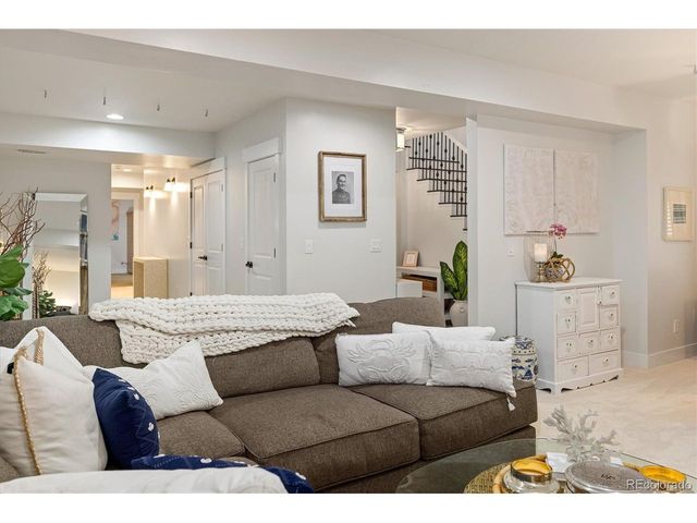 650 Ivanhoe St, Denver, CO 80220