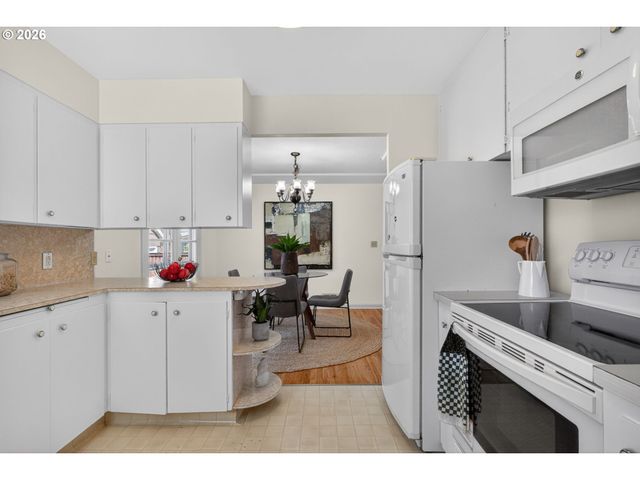 4305 Ne HAZELFERN Pl, Portland, OR 97213